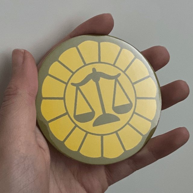AA: defense attorney badge (button large)