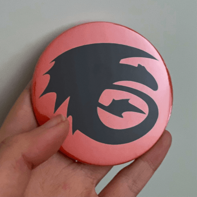 HTTYD: strike class (button large)