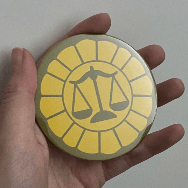 AA: defense attorney badge (button large)